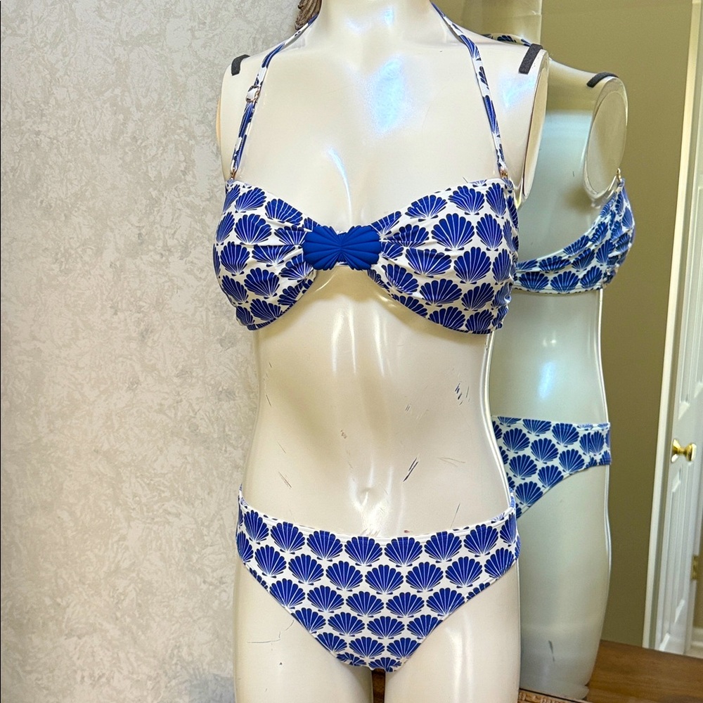 New without tag. KATE SPADE blue and white shell print Bikini. Size M.